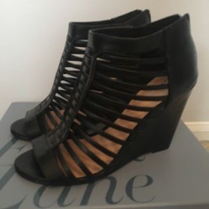 Black wedges